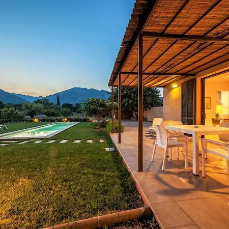 Sleeps 2 Pool Air Con Wifi *