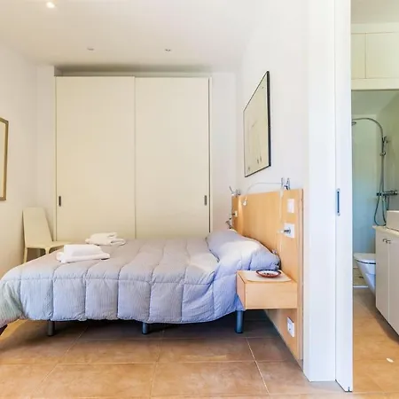 Sleeps 2 Pool Air Con Wifi Villa